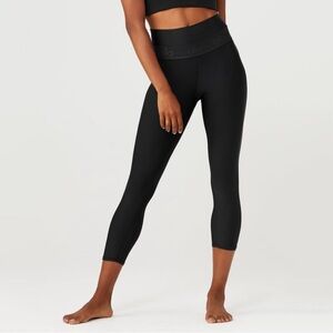 Alo Yoga Women's Black High-Waist fitness Capri
